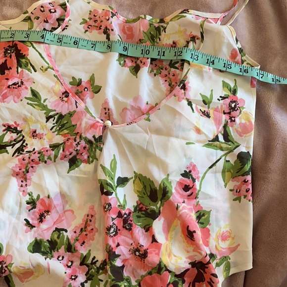 Floral cami never worn. - Picture 3 of 7